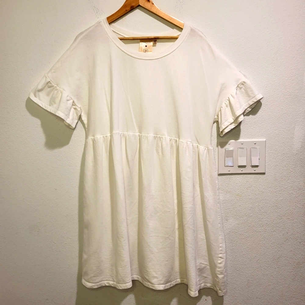 white flowy dress ruffle sleeves  medium